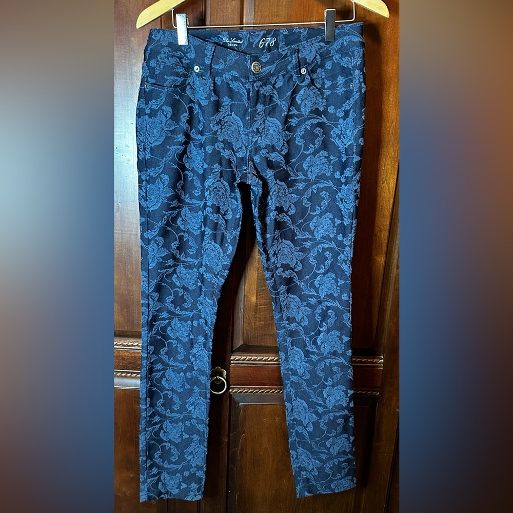 The Limited Denim 678, size 6 blue floral print jeans
